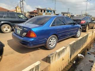 A picture of 2000 Toyota Avalon