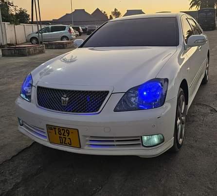 A picture of TOYOTA CROWN ATHLETE