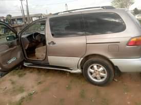 A picture of 2000 Toyota Sienna