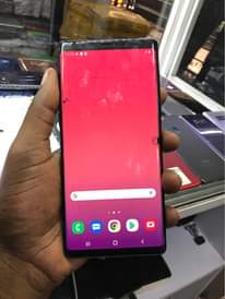 A picture of At Slightly cracked note 9 128gb 6gb ram