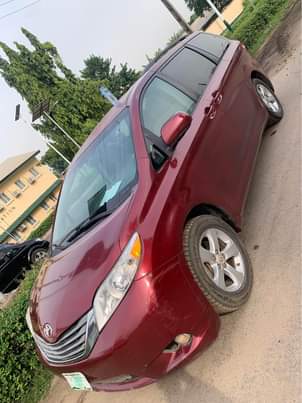 A picture of 2013 Toyota sienna