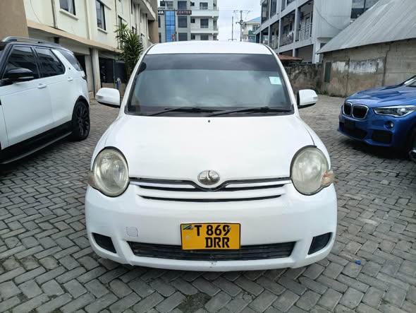 A picture of TOYOTA SIENTA 0714058883