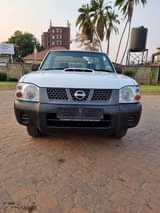 used nissan np300