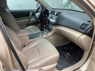 A picture of Well Maintained Registered TOYOTA HIGHLANDER 2010 Model with V6 Engine