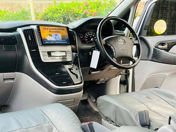 A picture of TOYOTA ALPHARD BEI 20 8M 0757455444