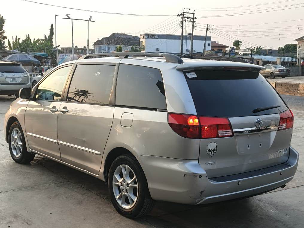 A picture of Toyota Sienna XLE LIMITED