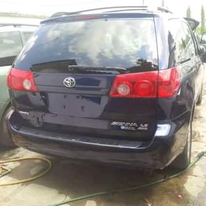 A picture of TOKUNBO Toyota Sienna YEAR MODEL 2006 TRANSMISSION Automatic CONDITION Buy