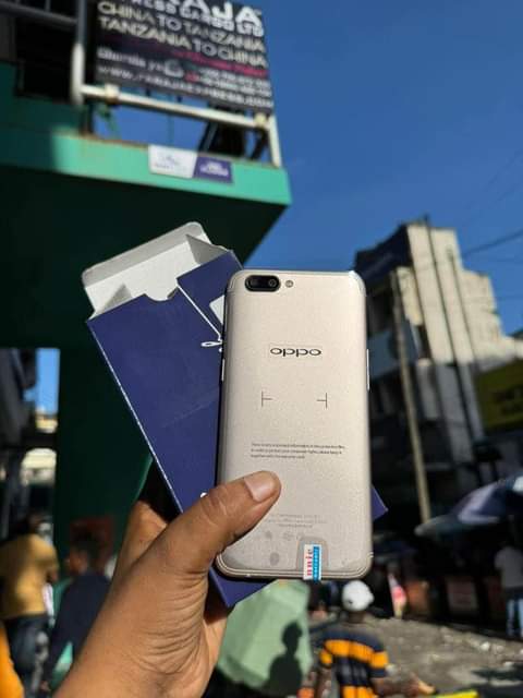 A picture of Oppo R9 Plus Oppo R11