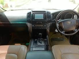 A picture of LANDCRUISER V8