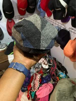 A picture of Kangol zipo mtumba grade one call whatsup0767023620 0786090908