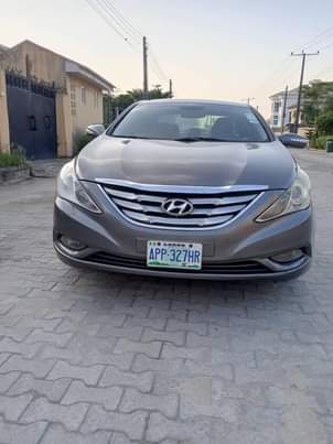 A picture of A year used 2013 Hyundai Sonata pure first body Sport