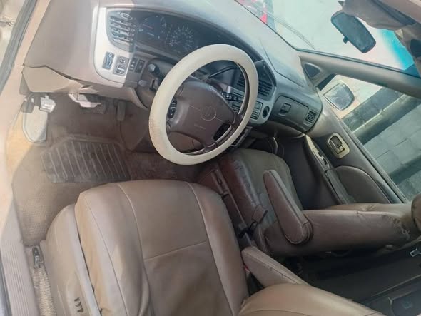 A picture of 2002 Toyota Sienna
