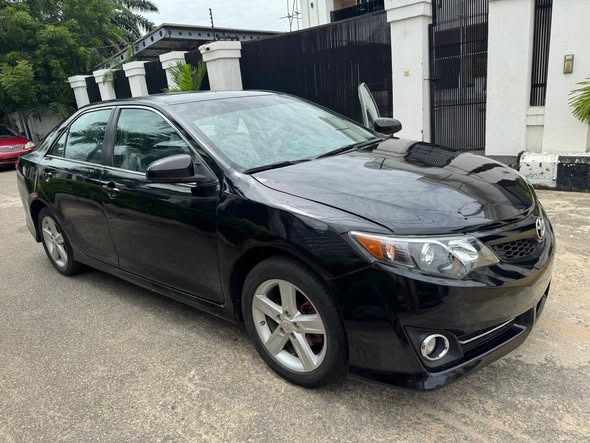 A picture of SHARP DEAL TOYOTA CAMRY SE 4plugs 2013 REGISTERED BARELY 3