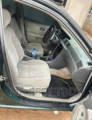 A picture of 2002 TOYOTA Camry