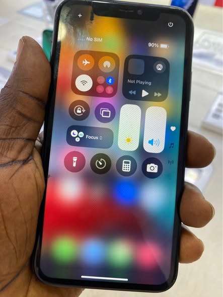A picture of iPhone 11 64gb