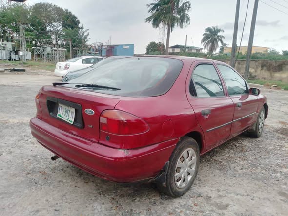 A picture of Ford mondeo 2002