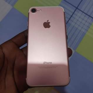 A picture of iPhone 7 plain 128gb price 189 000