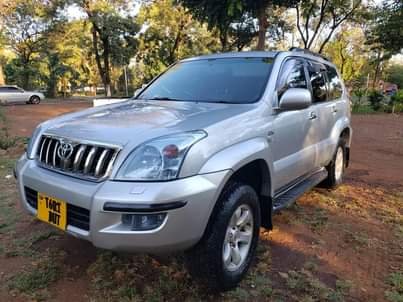 A picture of 2005 TOYOTA LANDCRUISER PRADO