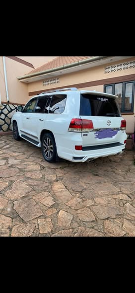 A picture of LAND CRUISER ZX