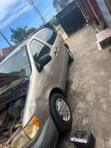 A picture of Awoof super sharp Toyota sienna 02 purely first body with