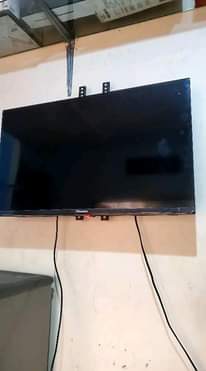 A picture of Hisense 32 inches digital frameless tv