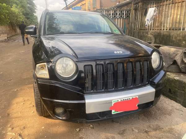 A picture of 2010 Cherokee Jeep First body 4 plugs Buy and drive