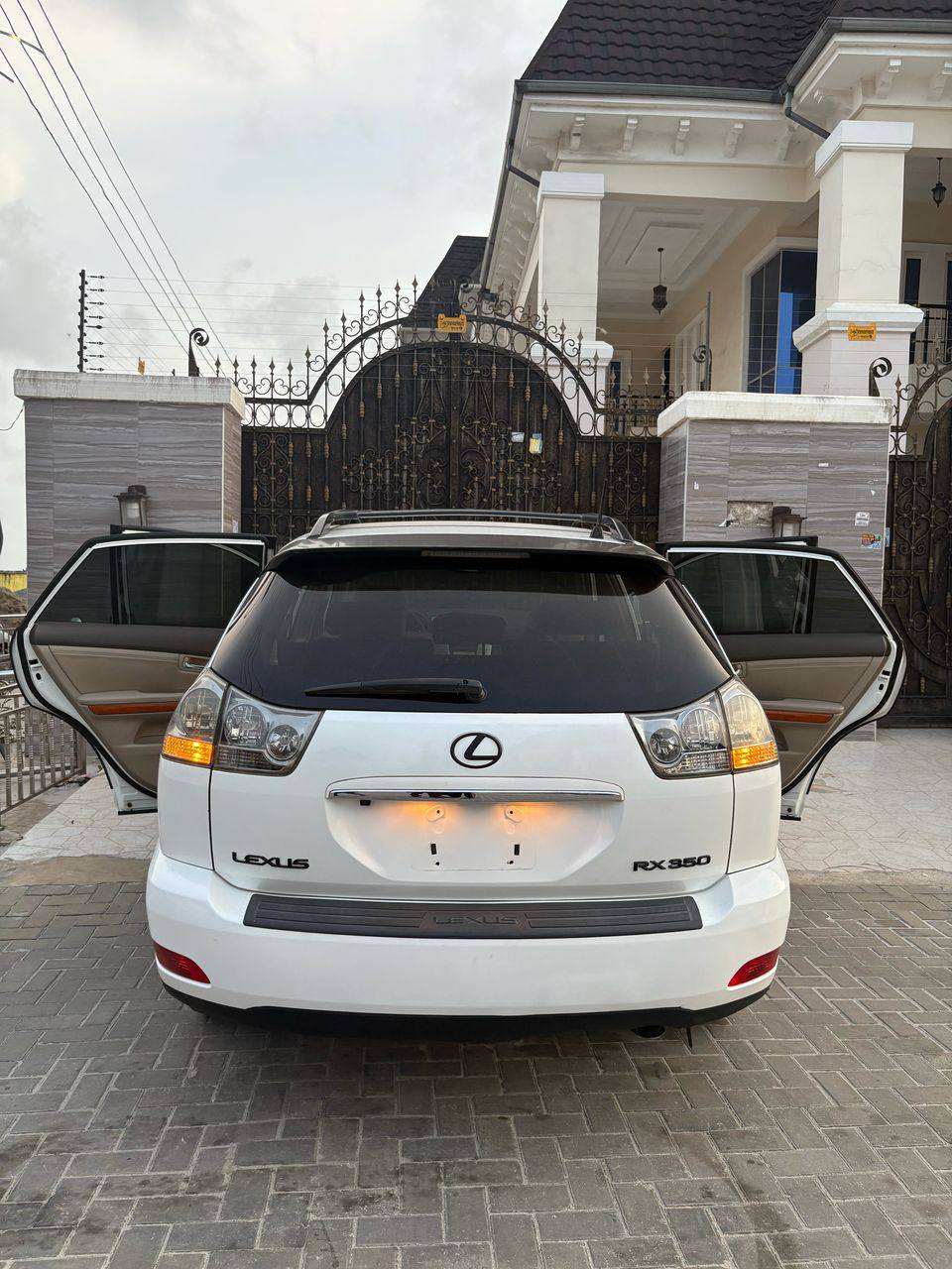 A picture of USED RX350 2008 Colour white Total Accident free its Full