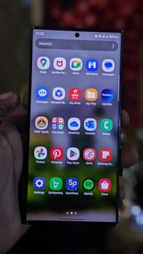 A picture of Samsung Galaxy S23 ULTRA imetumika mwezi mmoja tu Full box