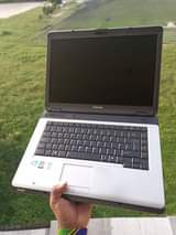 A picture of Toshiba core 2duo Ram 2gb hdd 320gb procesor 2.20ghz chaji
