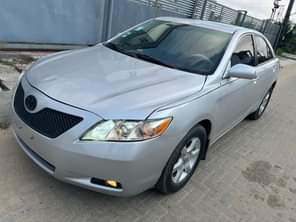 A picture of Thumbstart 4 Plugs Neatly used Toyota Camry 09 Partially first