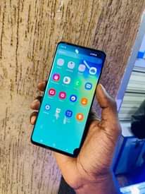 A picture of Samsung S10