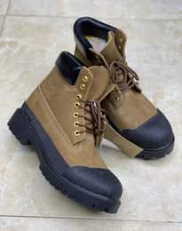 A picture of BOOTS