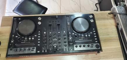 A picture of Pioneer ddj S1