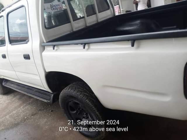 A picture of Toyota Hilux manual with lever gear normal price 9m location