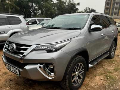 A picture of TOYOTA FORTUNER 2020