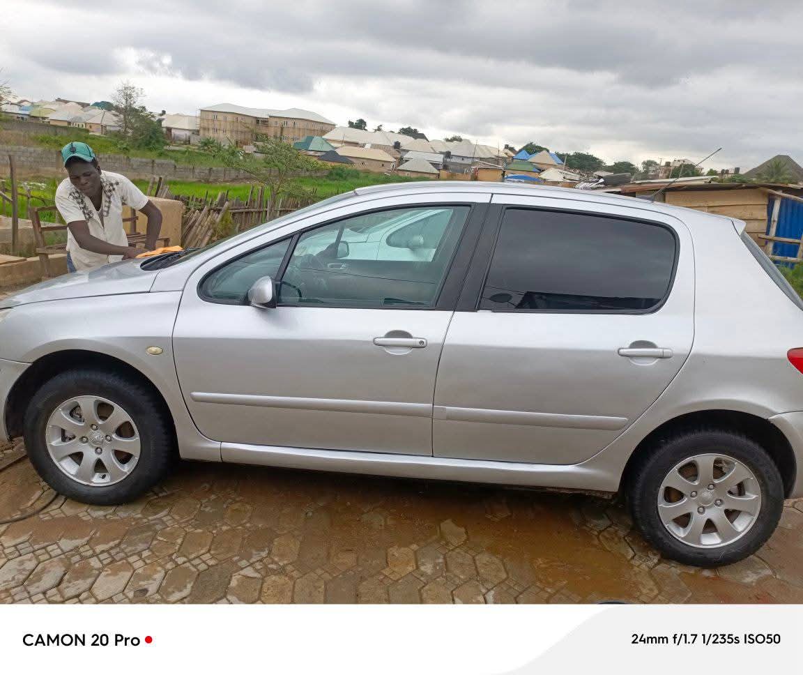 A picture of Peugeot 307 for sale good condition location Abuja