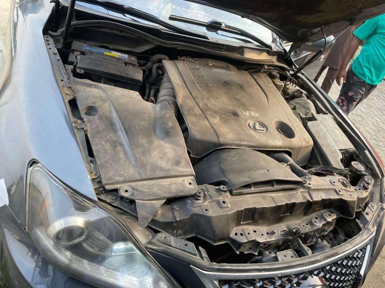 A picture of Lexus is 250 2009