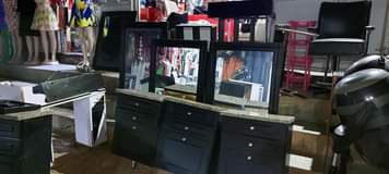 A picture of Salon Mirrors and drawers