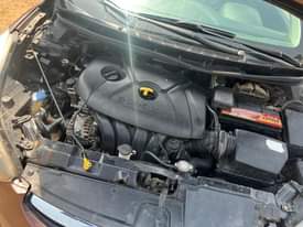 A picture of Super sharp Hyundai Elantra 2013 model engine gear untempared everything