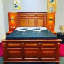 A picture of Kitanda cha taa Na sehem ya kuchajia Imara sanaa Hardwood
