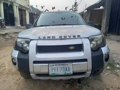 A picture of 2004 Land rover discovery Suv Pure first body 4wD Engine