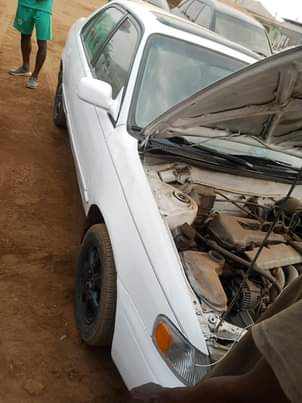 A picture of Toyota Corolla 1998