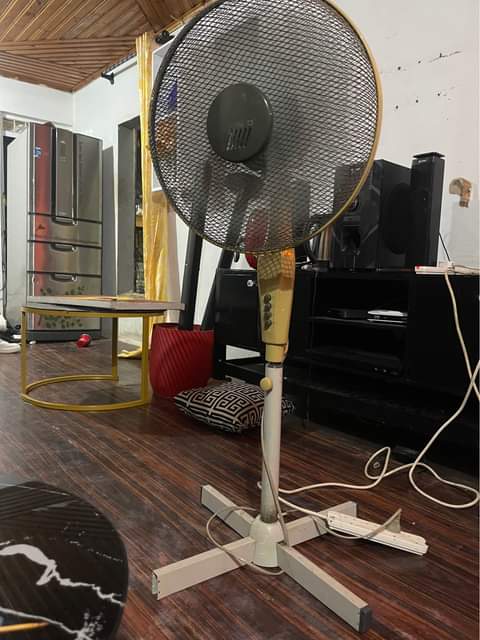 A picture of Feni linauzwa bei 35000 tu halina shida yoyote piga cm
