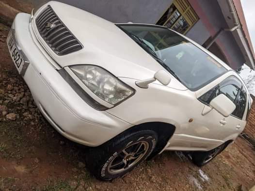 A picture of TOYOTA HARRIER 11 500 000 3.0CC 2000 MODEL BUY AND