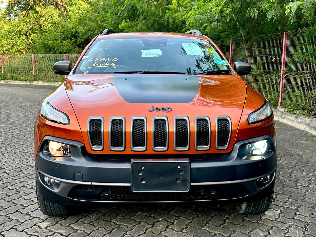 A picture of JEEP CHEROKEE 2016