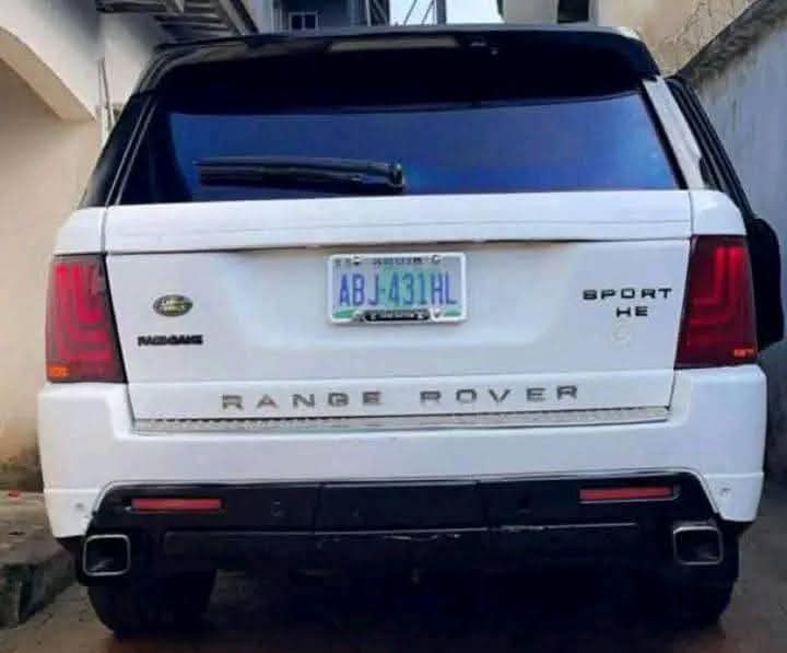 A picture of Dealers buy Quick Sales 2008 model Range Rover Sport 4.8m