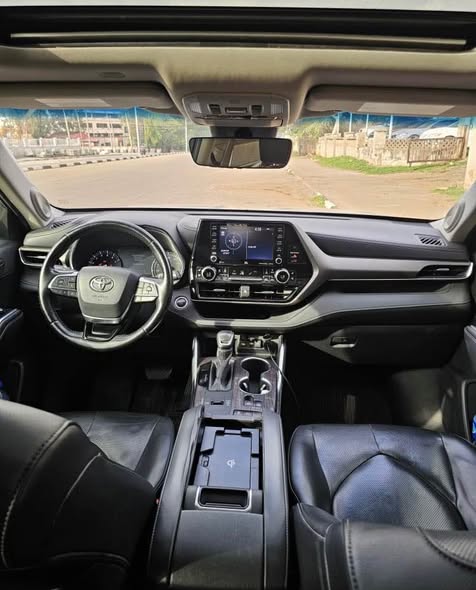 A picture of TOYOTA HIGHLANDER LIMITED EDITION 2020