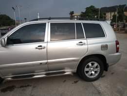 A picture of Neat and sound Toyota Highlander Ac is chilling Sound gear