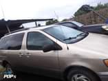 A picture of 2002 Toyota Sienna 4