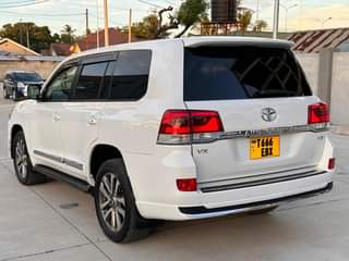 A picture of LAND CRUISER VX 200 SERIES